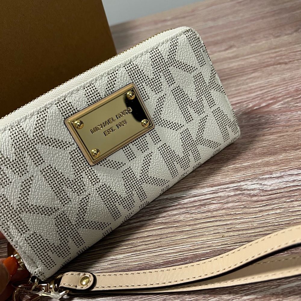 Michael Kors White and Gold Wristlet